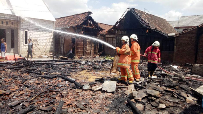 Akibat Kebakaran Rumah Rata Dengan Tanah