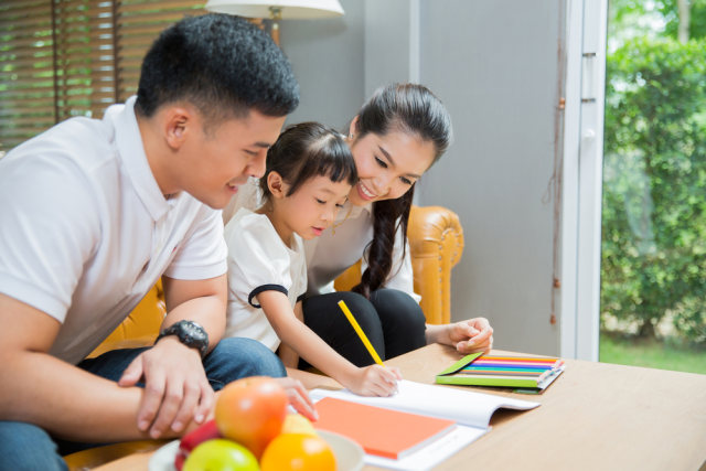6 Cara Mendukung Pendidikan Anak Generasi Alfa di Rumah