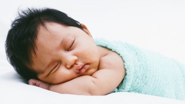 Penyebab Bayi Baru Lahir Sulit Tidur di Malam Hari