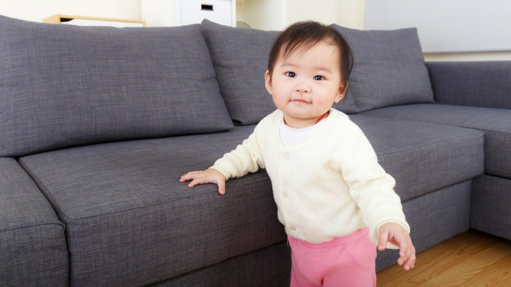 Normalkah Bayi Sudah Bisa Berjalan Sebelum Merangkak?