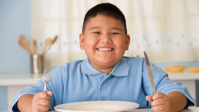 Berat Badan Anak Berlebih, Jangan Asal Kurangi Porsi Makannya! Kenapa?