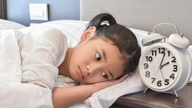 Anak Sering Tidur Larut Malam selama Pademi Corona? Atasi dengan Cara Ini