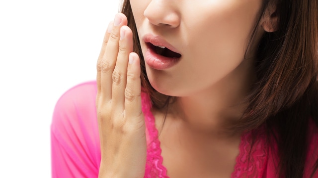 5 Cara Praktis Mencegah Bau Mulut saat Puasa