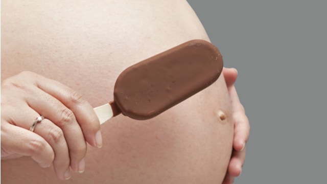 Ibu Hamil Suka Makan Es Krim, Benarkah Bikin Berat Badan Bayi Besar?