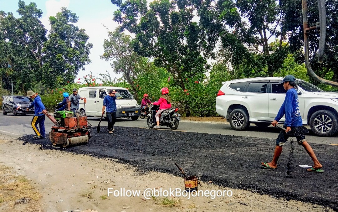 Beredar Kemacetan Jalan Provinsi Desa Sukowati Ternyata Ada Perbaikan