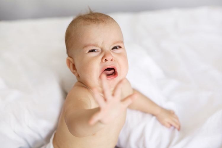 3 Tips Tenangkan Bayi yang Menangis