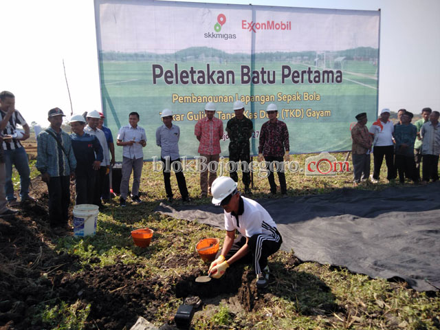 Lapangan Sepakbola Tukar Guling TKD di Gayam Diresmikan Camat