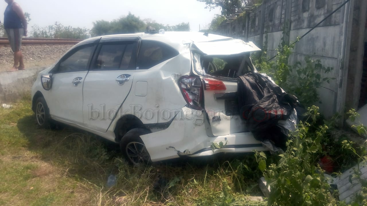 Nahas! Kades Asal Kecamatan Margomulyo di Tabrak Kereta Api