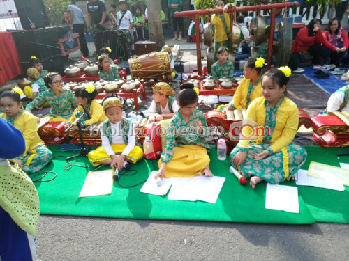 Tampilan Seni Karawitan SD Santo Paulus Pukau Pengunjung