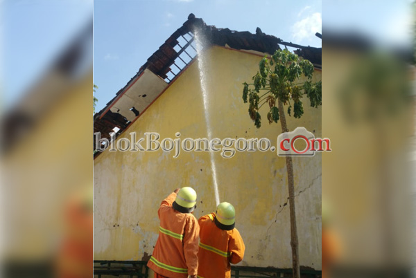 Niat Bakar Sampah, Gudang SMP Temayang Nyaris Hangus