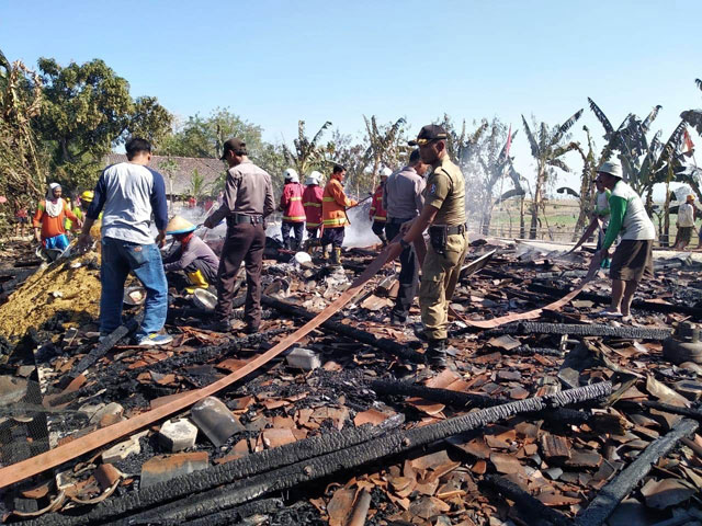 Kebakaran Tiga Rumah, Sapi Warga di Sukosewu Mati Terpanggang