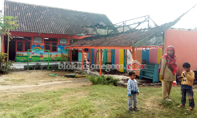 Nahas, Sekolah Terbakar, KBM Diliburkan