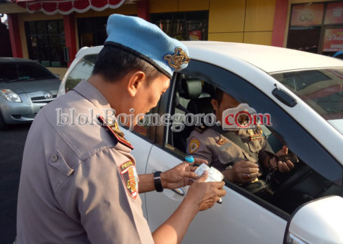 Duh...! Ternyata Masih Ada Polisi Tak Lengkapi Surat Kendaraan