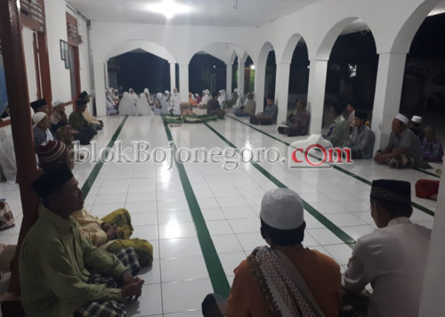 Yasin-Tahlil untuk Syuhadak di RT 02 Desa Sarangan