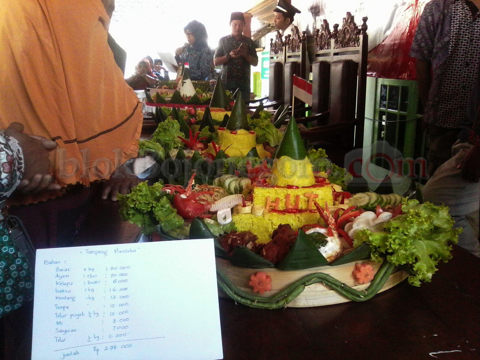 Rangkaian HUT RI, Tumpeng Sambut Warga Usai Upacara di Kalianyar