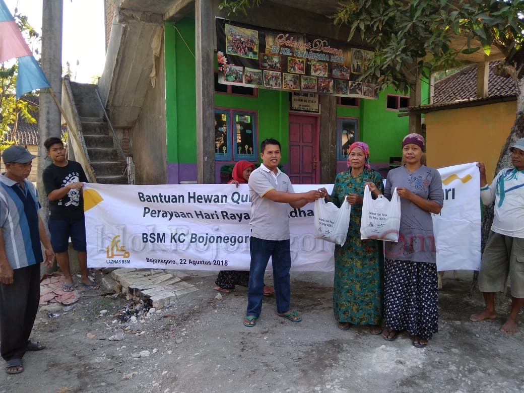 BSM Salurkan Bantuan Kurban Melalui Nasabah