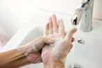 Mengapa Kita Wajib Mencuci Tangan Setelah Menggunakan Toilet?