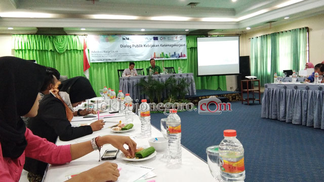 Dialog Publik, Kupas Persoalan Tenaga Kerja di Bojonegoro