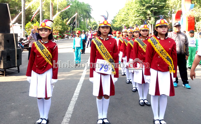 108 Regu Meriahkan Gerak Jalan SD/MI