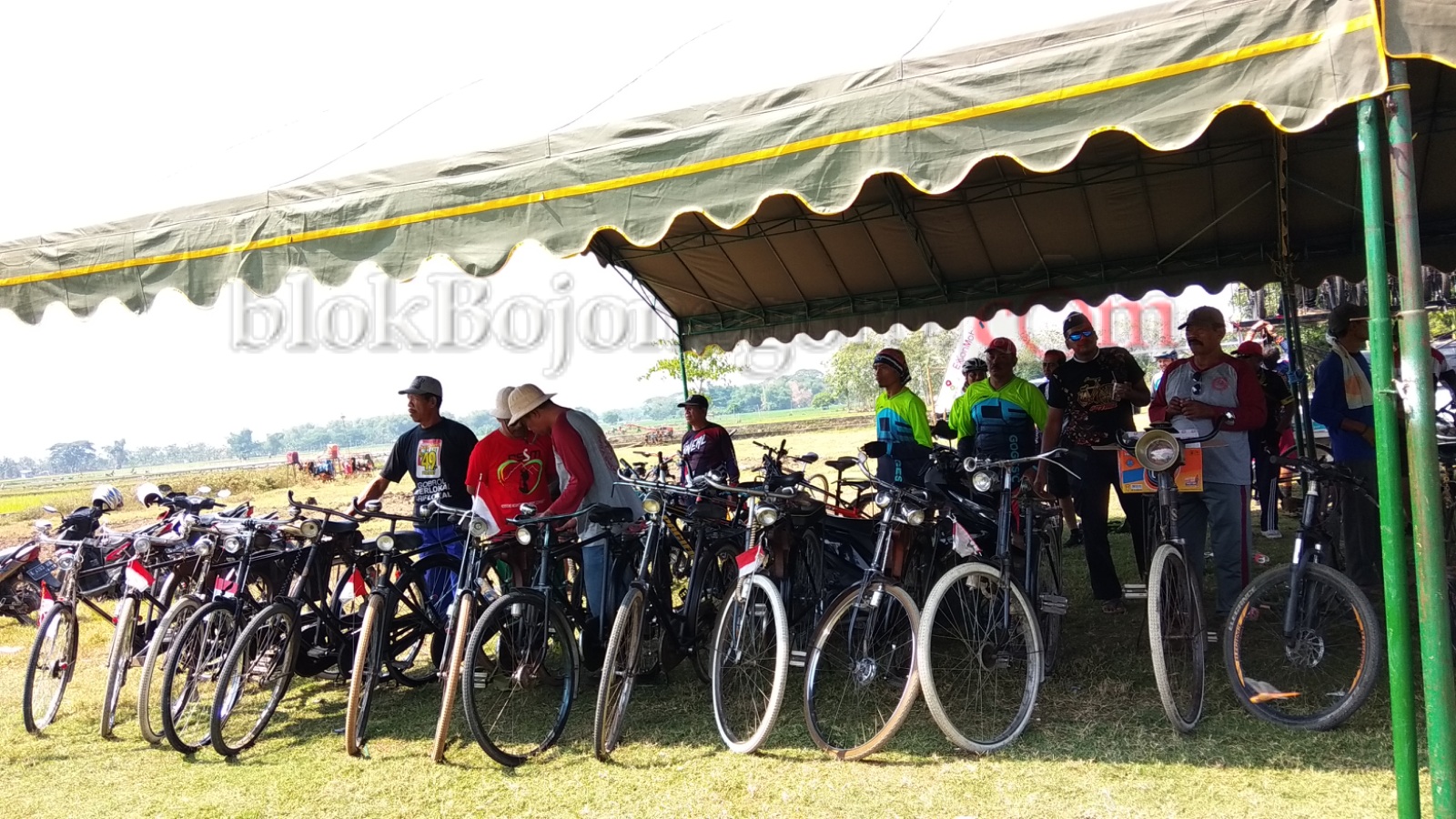 Sepeda Onthel Lawas Ikut Memeriahkan Pancal Pedal HIPER