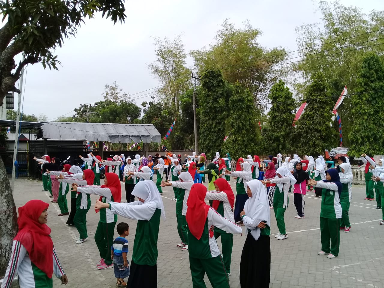 Meriahnya Senam Pagi Fatayat Kanor