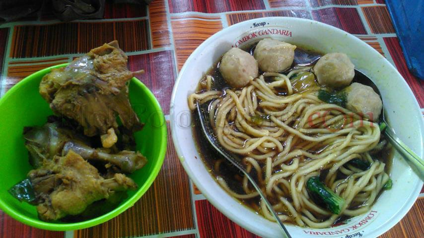 Nikmat, Mie Ayam di Ngrowo ini Lain dari Biasanya