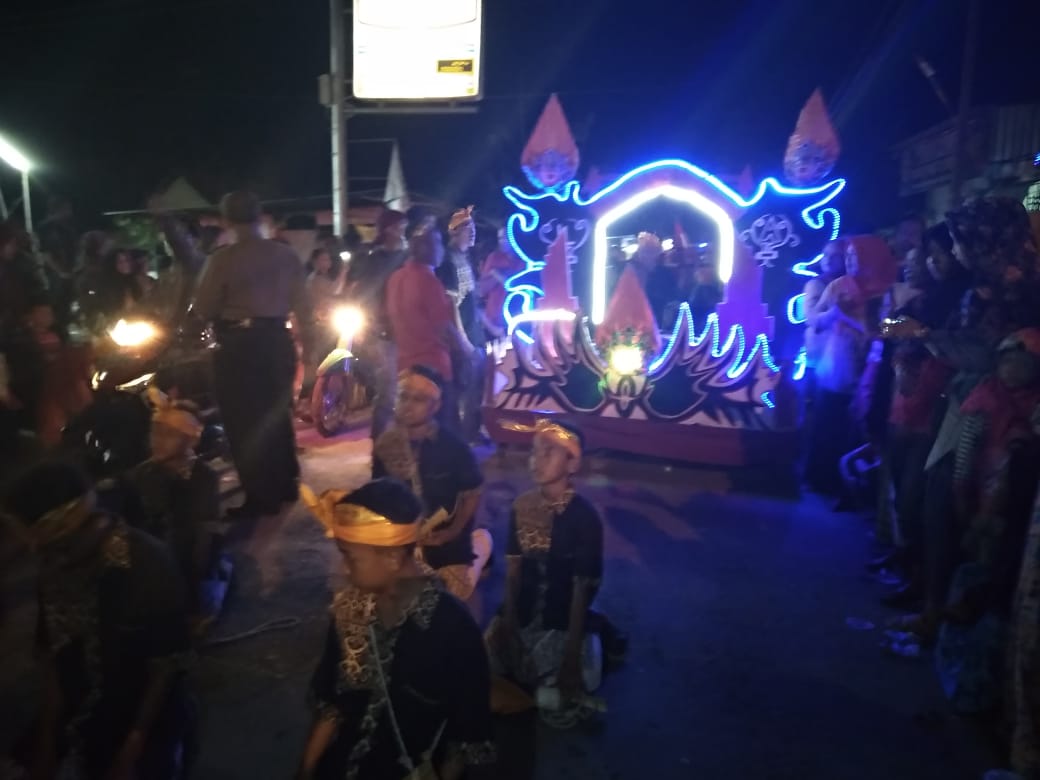 Meriahnya Festival Oklik Desa Tejo
