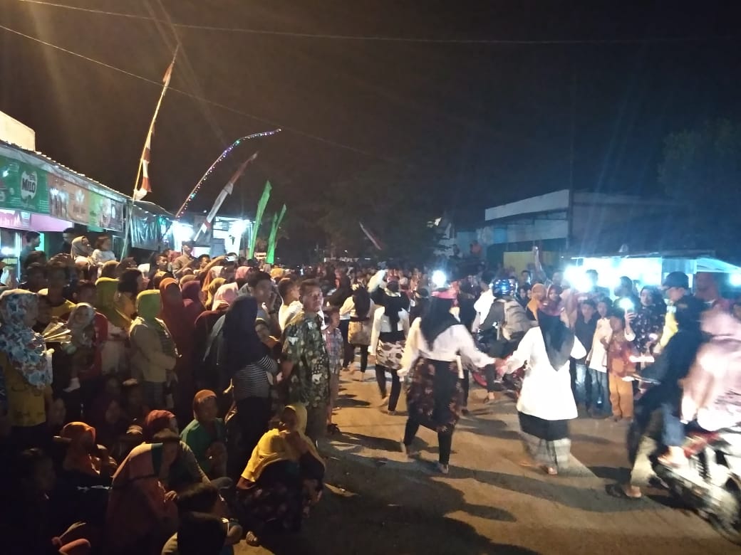 Ribuan Masyarakat Padati Jalan Rute Oklik Tejo