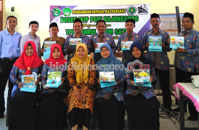 Dosen IKIP PGRI Ajak Guru YPI Bahrul Buat Media Pembelajaran