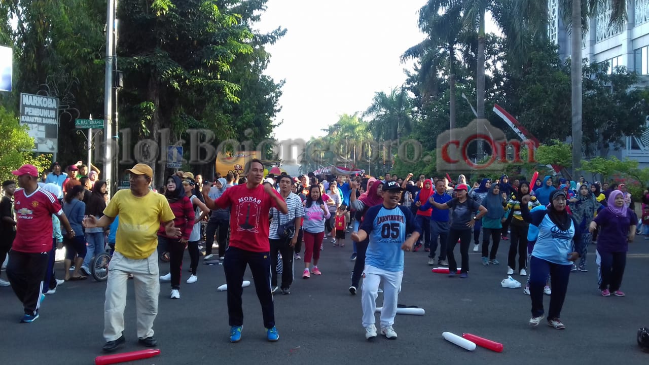 Meriah, Senam Bersama Pratu Jefri Ardianto Berhadiah Tiga Sepeda