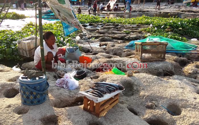 Dari Kracaan, Tak Lengkap Tanpa Bawa Ikan Wader