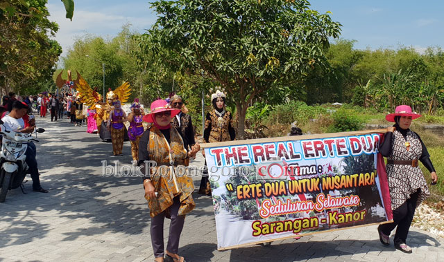 Ratusan Warga Meriahkan Karnaval Desa Sarangan