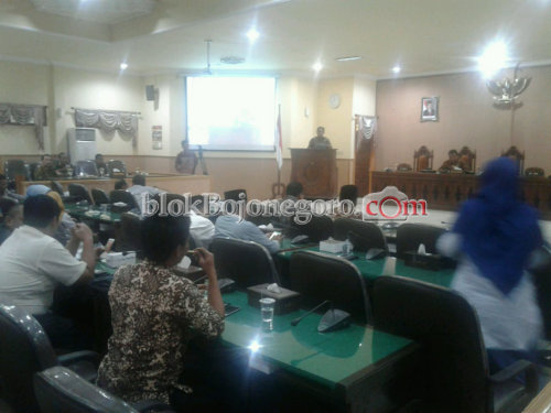 Rp3,6 Triliun, P APBD 2018 Disahkan