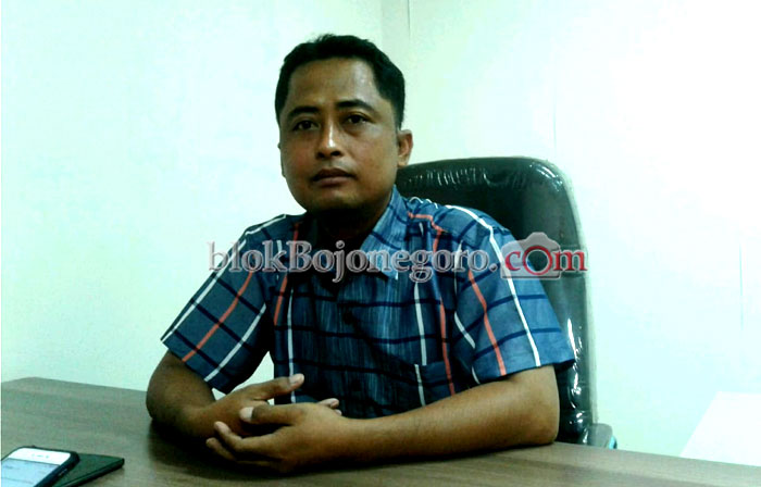 Caleg Diarang Pasang Gambar di MPU