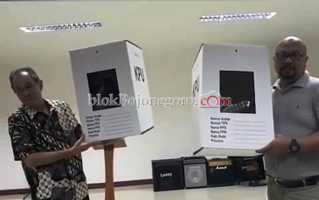 Kotak Suara Sebagian Menggunakan Bentuk Transparan