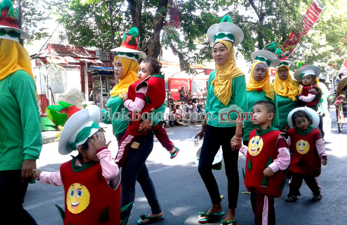 Meski Terlihat Kecapekan, Anak-anak Tetap Lucu dan Menggemaskan