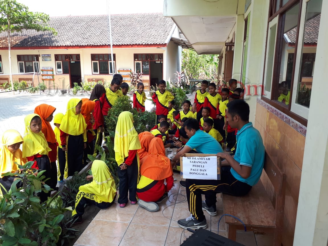 Uang Saku Siswa MI Sarangan untuk Palu-Donggala