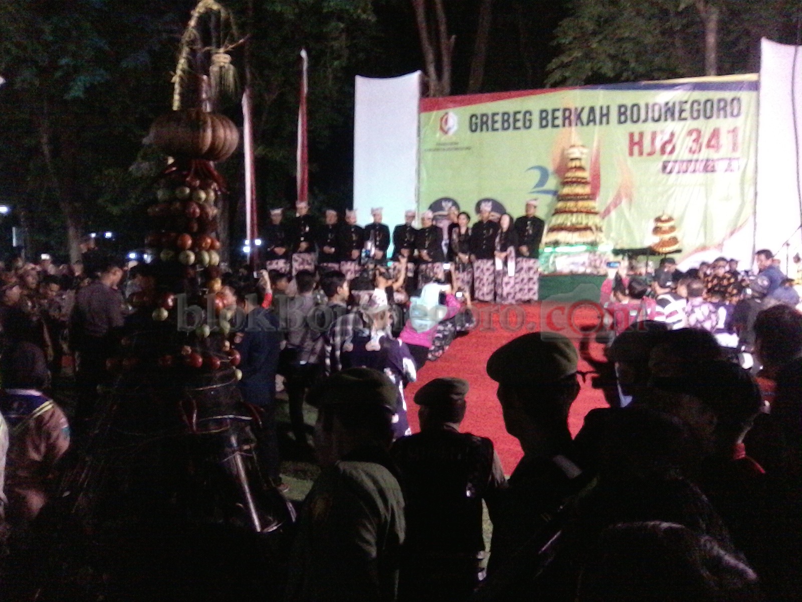 29 Gunungan Dibagikan di Grebeg Berkah