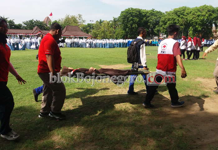 Kelelahan saat Upacara, 12 Siswa Dirawat