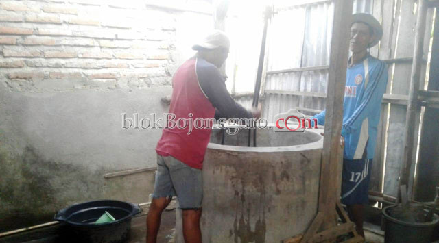 Kemarau, Jadi Berkah Bagi Tukang Gali Sumur
