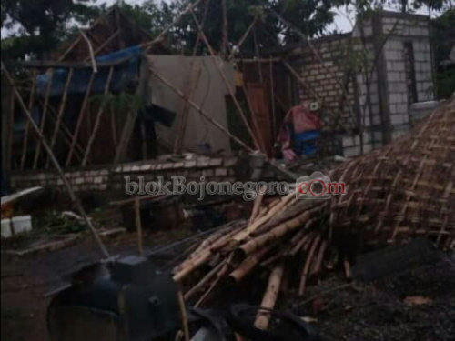 Diterjang Puting Beliung, Rumah Warga Tegalkodo Roboh