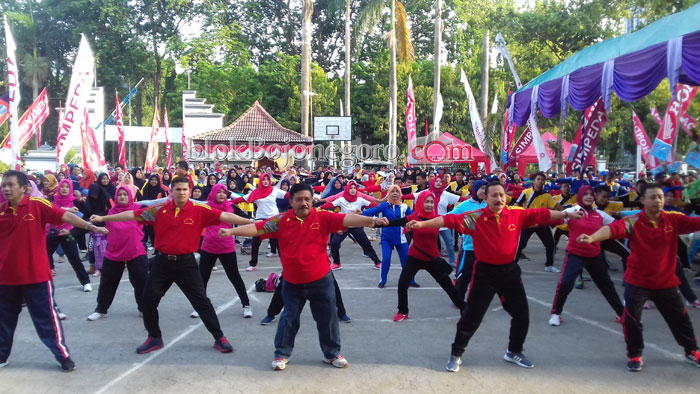 Peringati Hari Jadi Provinsi ke-73, Bakorwil Gelar Senam dan Jalan Sehat