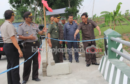 Komandan Kodim Kunjungi Pembangunan Jembatan Program TMMD