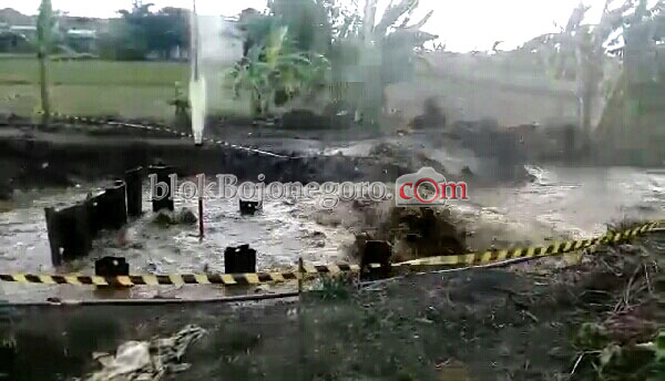 Muncul Semburan Lumpur di Kalianyar, Ternyata Ini Sebabnya