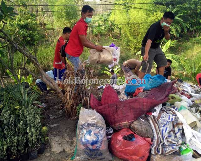 Bersihkan Sampah, ini Keinginan Camat Kalitidu...