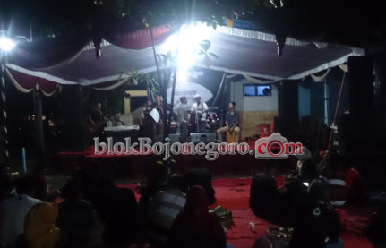 Novemberan,  Ketika para Seniman Beradu Lestarikan Sastra