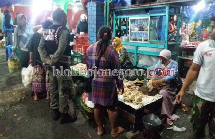 Satpol PP Terus Awasi PKL Pasar Kota