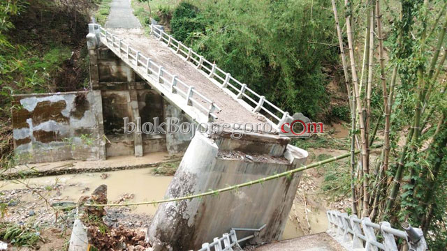 Putus Total, Jembatan di Clebung Tak Bisa Dilalui Kendaraan
