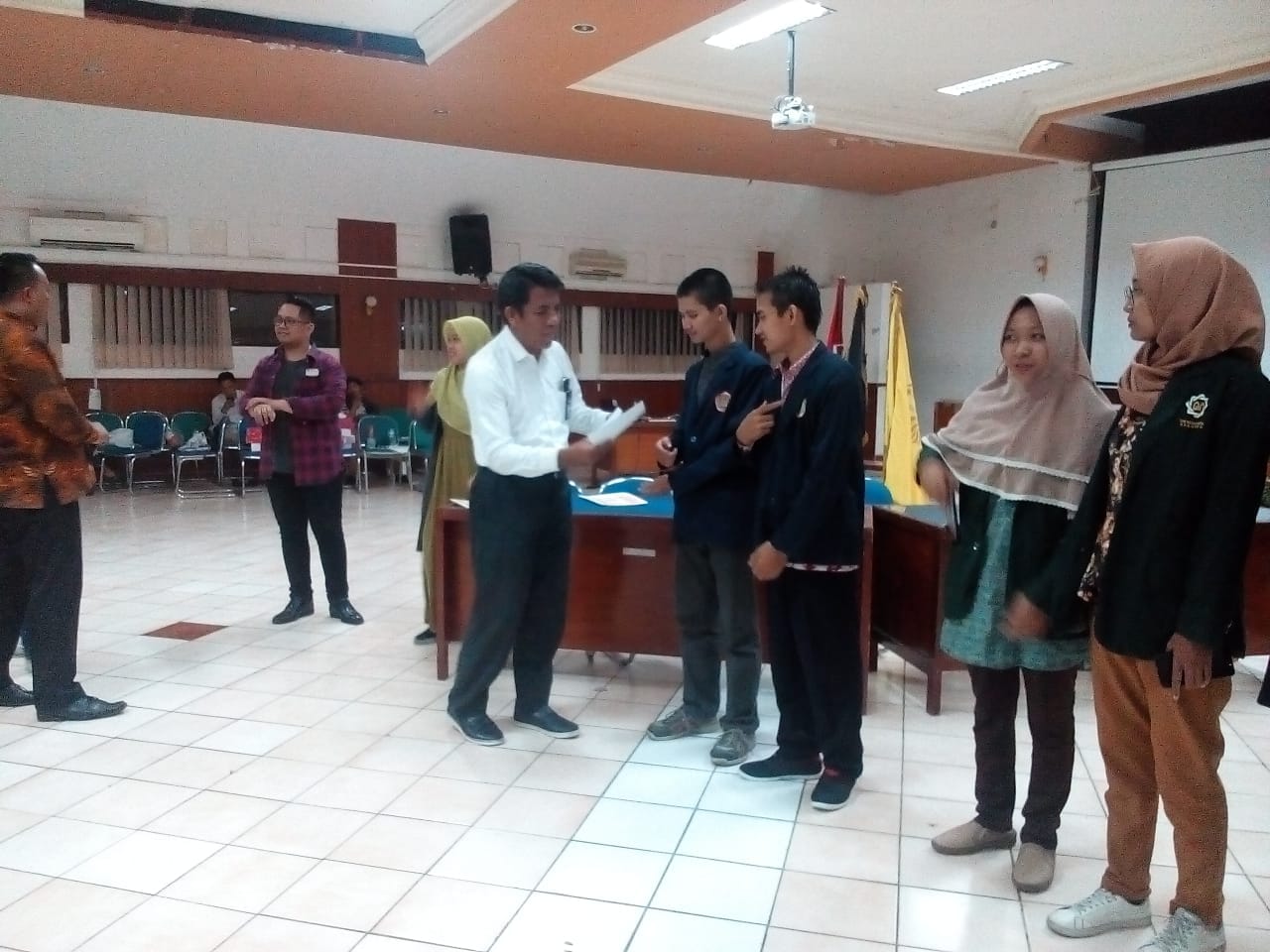 IKIP PGRI Raih Peringkat 4 Kompetisi Debat Jatim