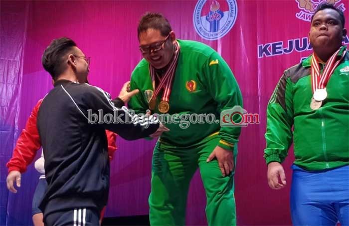 Angkat Besi Senior Bojonegoro Bersinar di Kejurnas Bandung